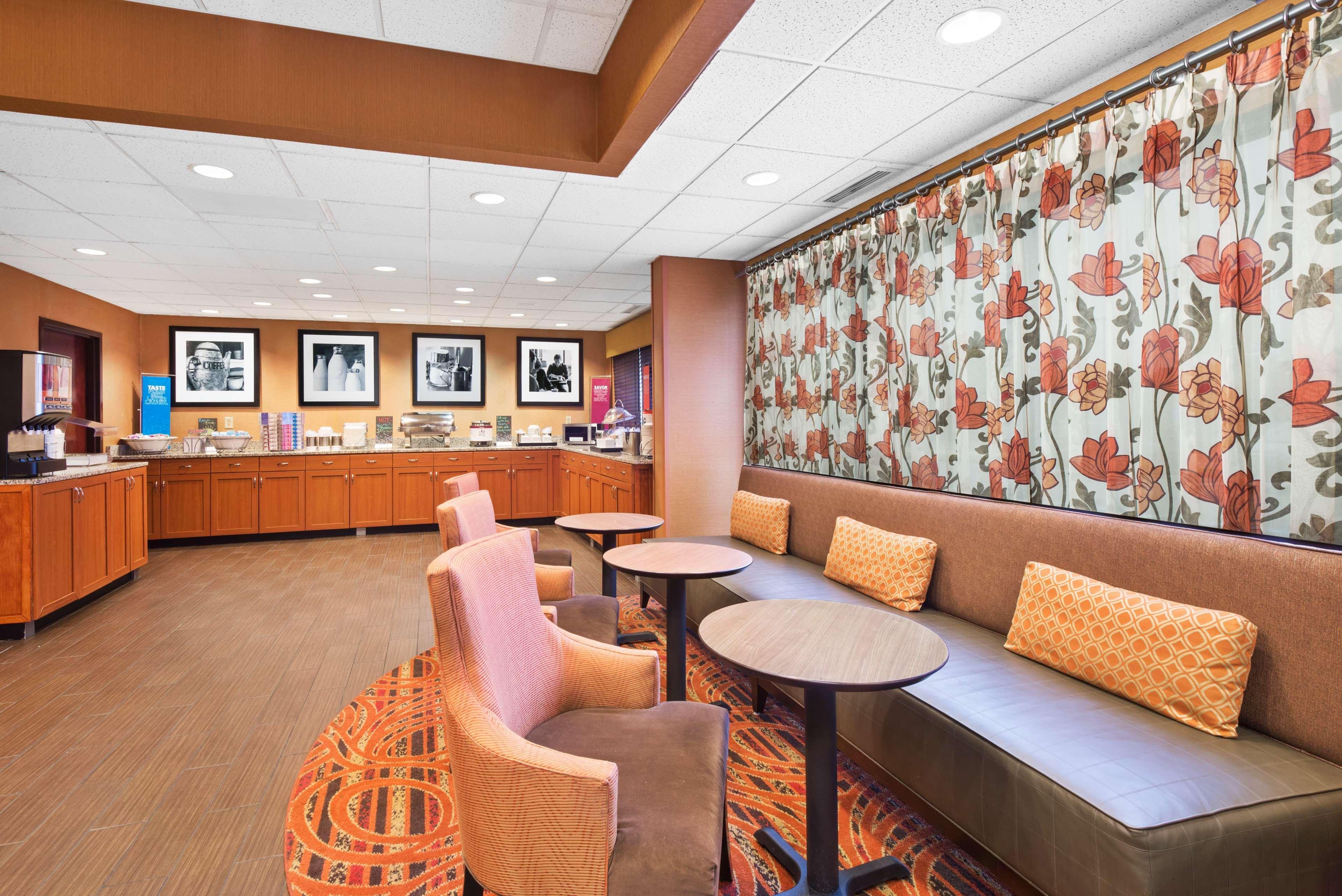 Hampton Inn Winfield Teays Valley Екстериор снимка