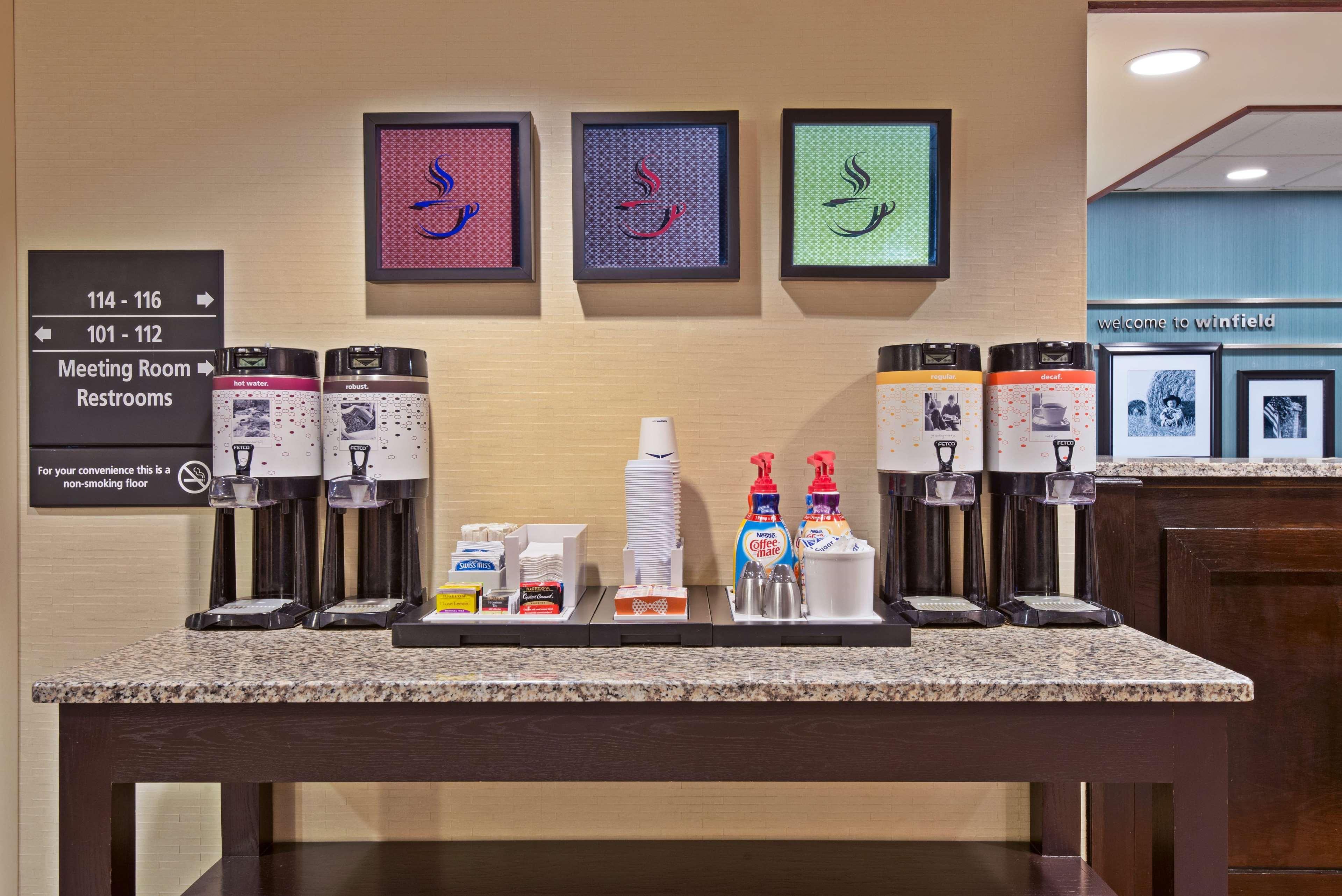 Hampton Inn Winfield Teays Valley Екстериор снимка