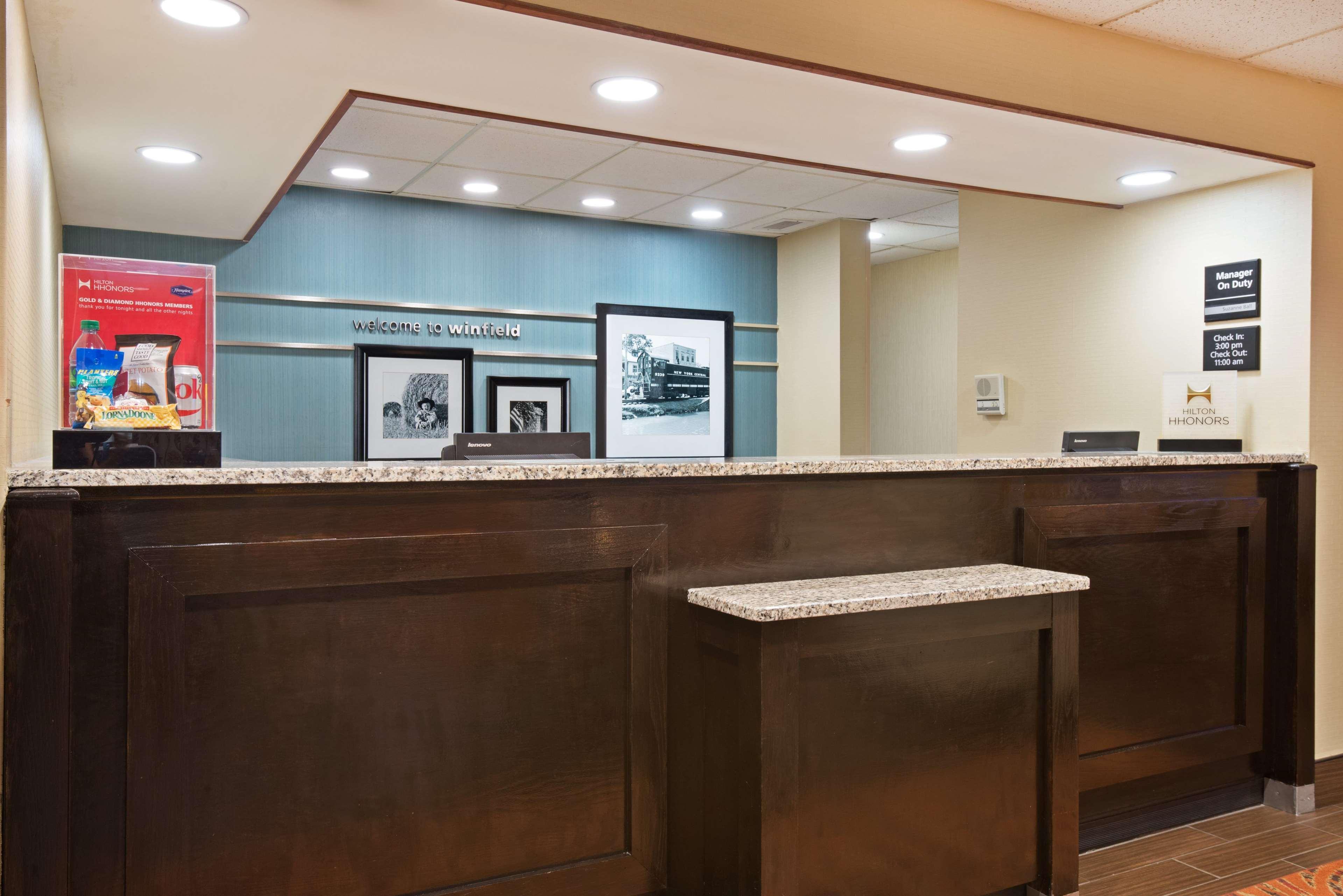 Hampton Inn Winfield Teays Valley Екстериор снимка